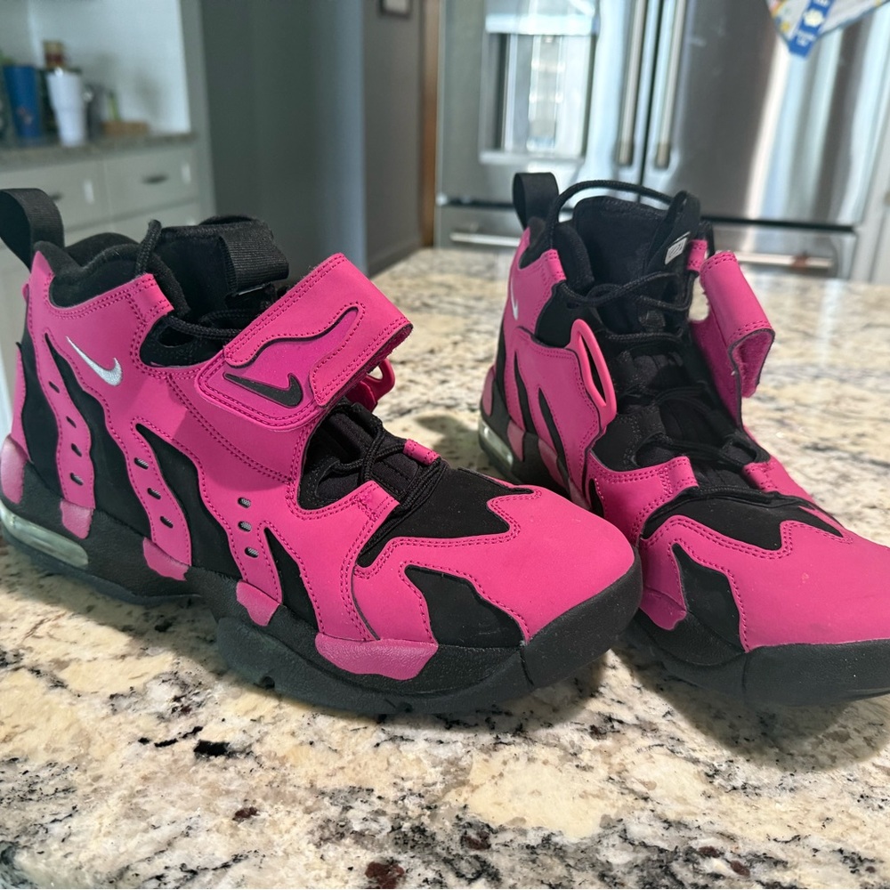 Nike Diamond Turf Size 12 Pink
